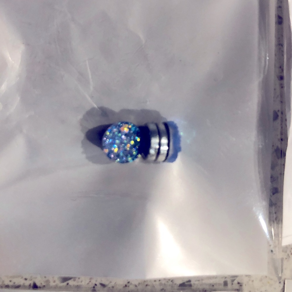 💥3/$15💥 NWOT Magnetic Earrings, 4 Pair - Picture 1 of 5